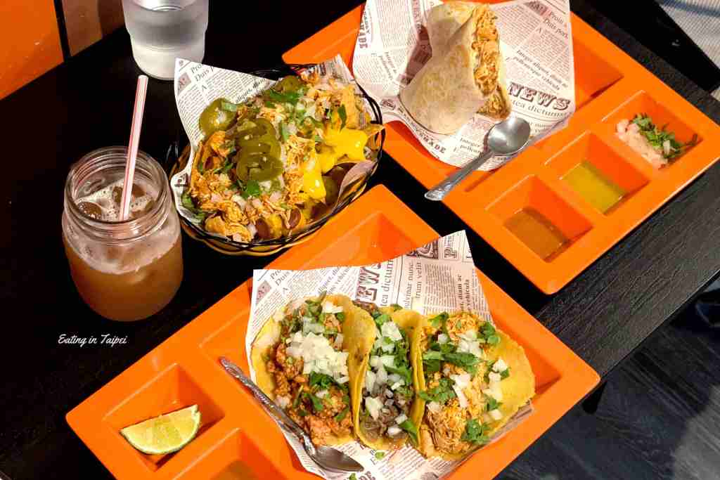 Table spread at Chilangos Mexican Snacks in Yonghe
