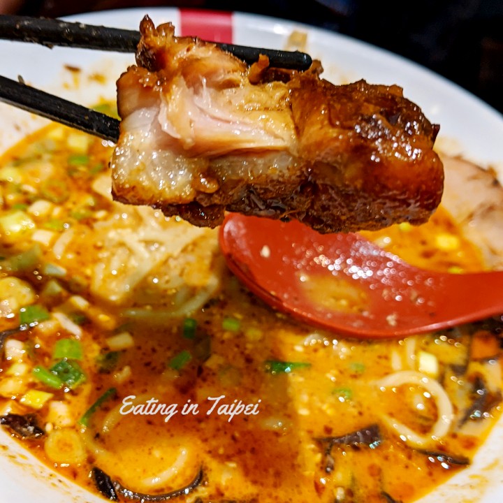 I opted for the big chunk of fatty pork, instead of the leaner pork char su. I didn't regret it. Layers of fat mix with layers of delicate meat in this incredible creation.