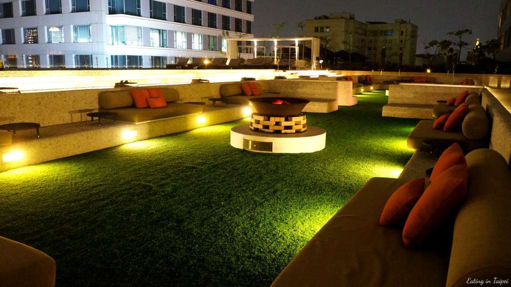 Silks Place Tainan outdoor swimming pool 3