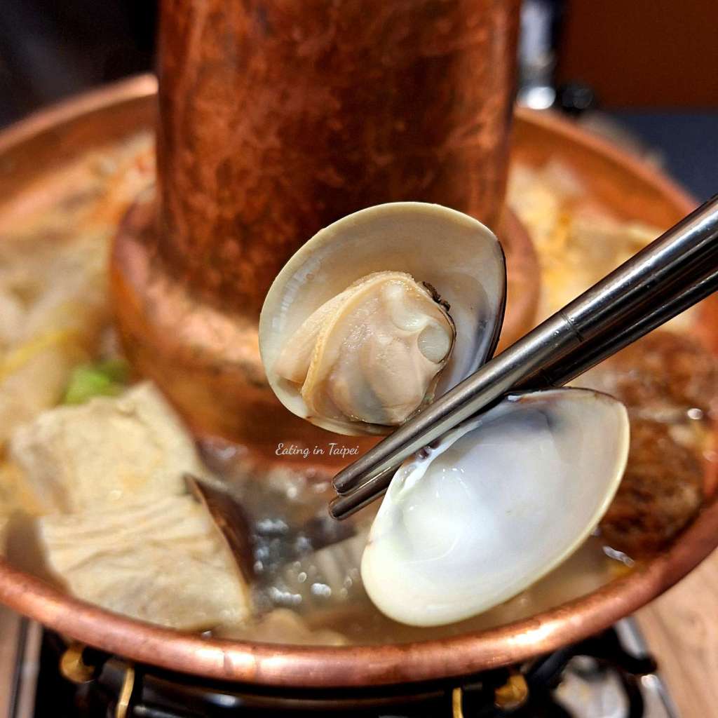 Tai He Lou pickled Chinese cabbage and pork pot clam